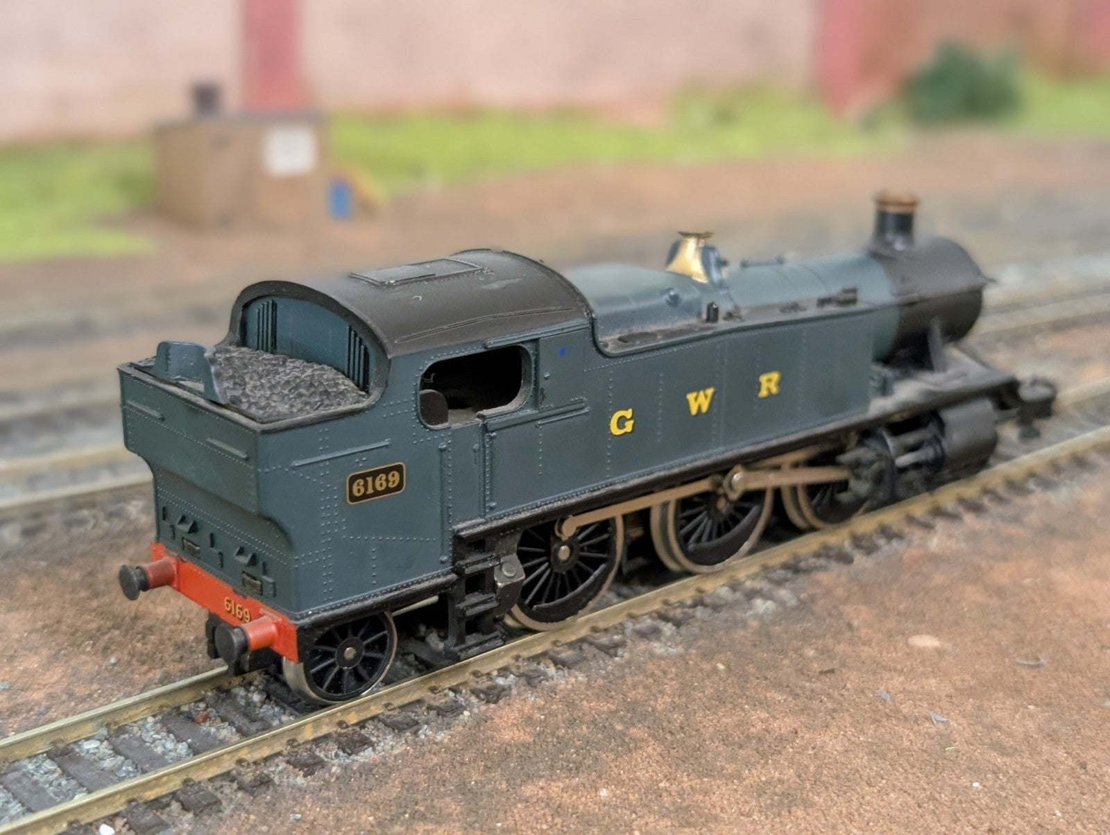 Mainline 937083 Class 61xx 2-6-2T 6169 in GWR green OO Gauge