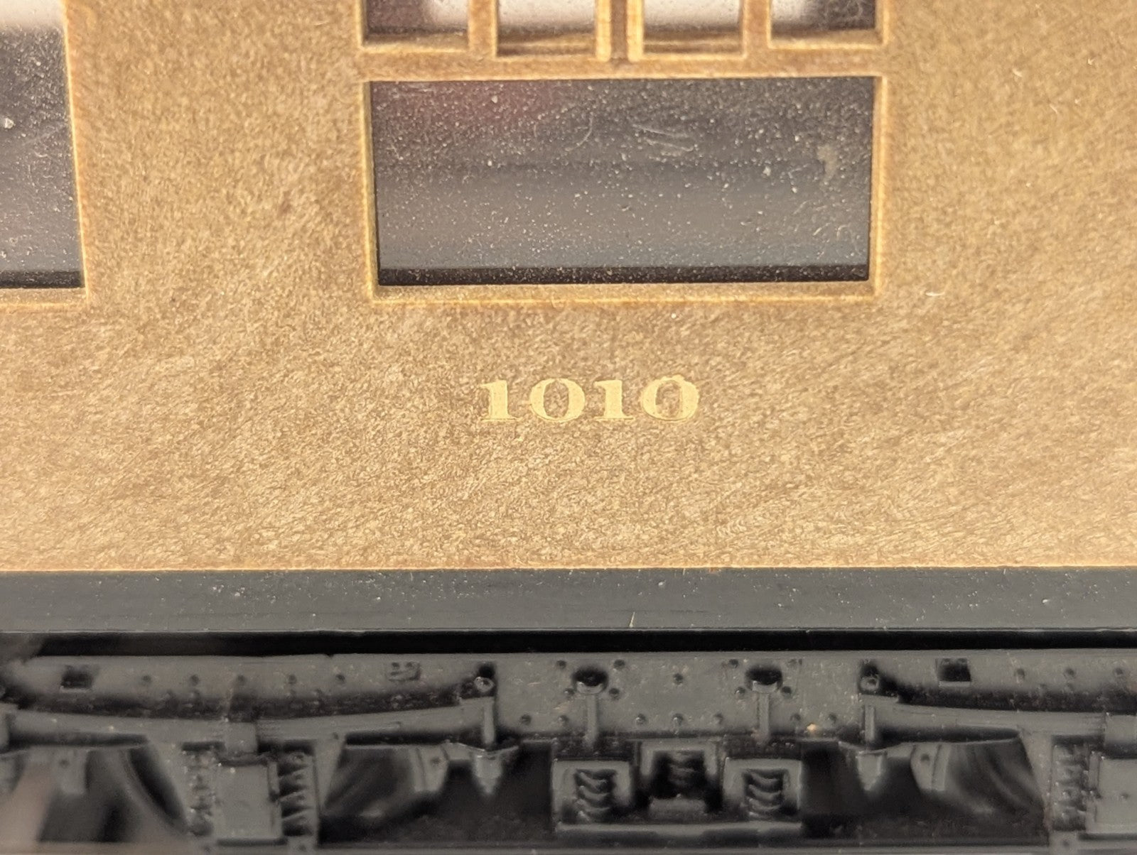 Tri-ang OO Gauge LNER Gresley Composite Coach Passenger Coach 1010