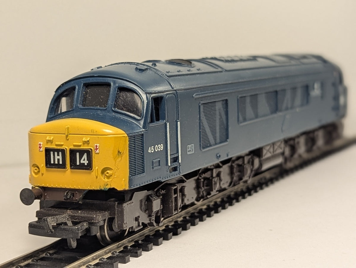 Mainline OO Gauge Class 45 'The Manchester Regiment' Diesel Locomotive 45039