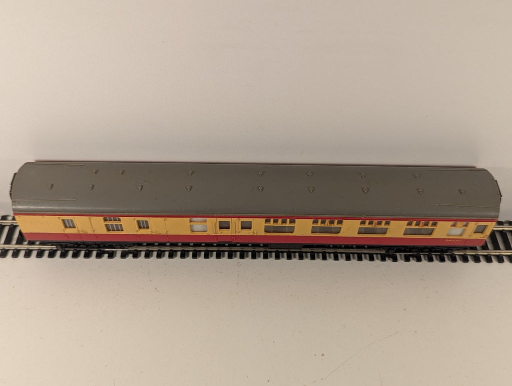 Hornby Tri-ang R627 OO Gauge BR Brake 2nd Coach 34100