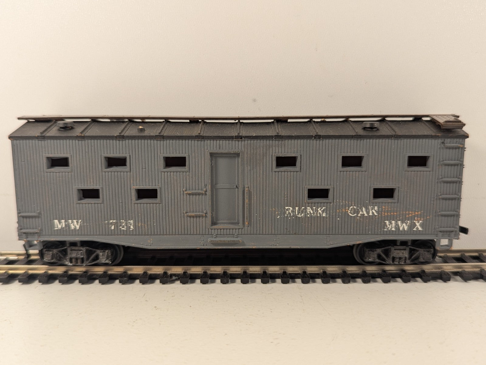 MDC Roundhouse HO Scale MOW Bunk Car MW 731 Grey