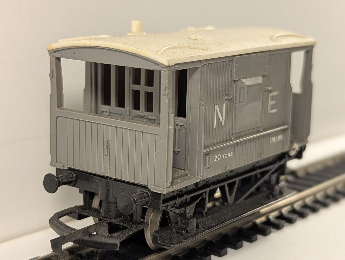 Hornby OO Gauge LNER Standard 20 Ton Goods Brake Van 178595 NE Grey R124