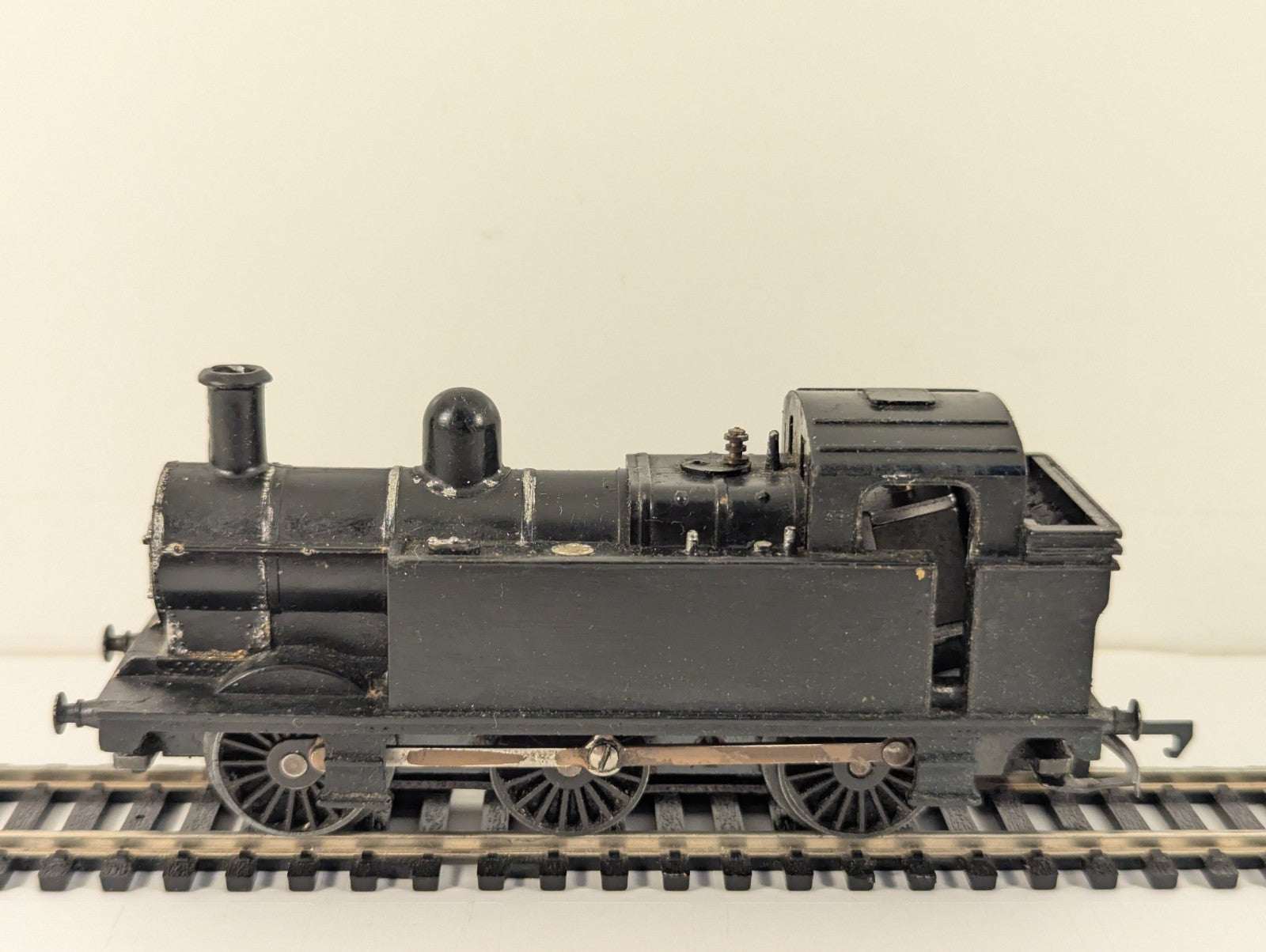 Tri-ang R52 OO Gauge BR Black Class 3F "Jinty" 0-6-0T - Missing Front Coupling