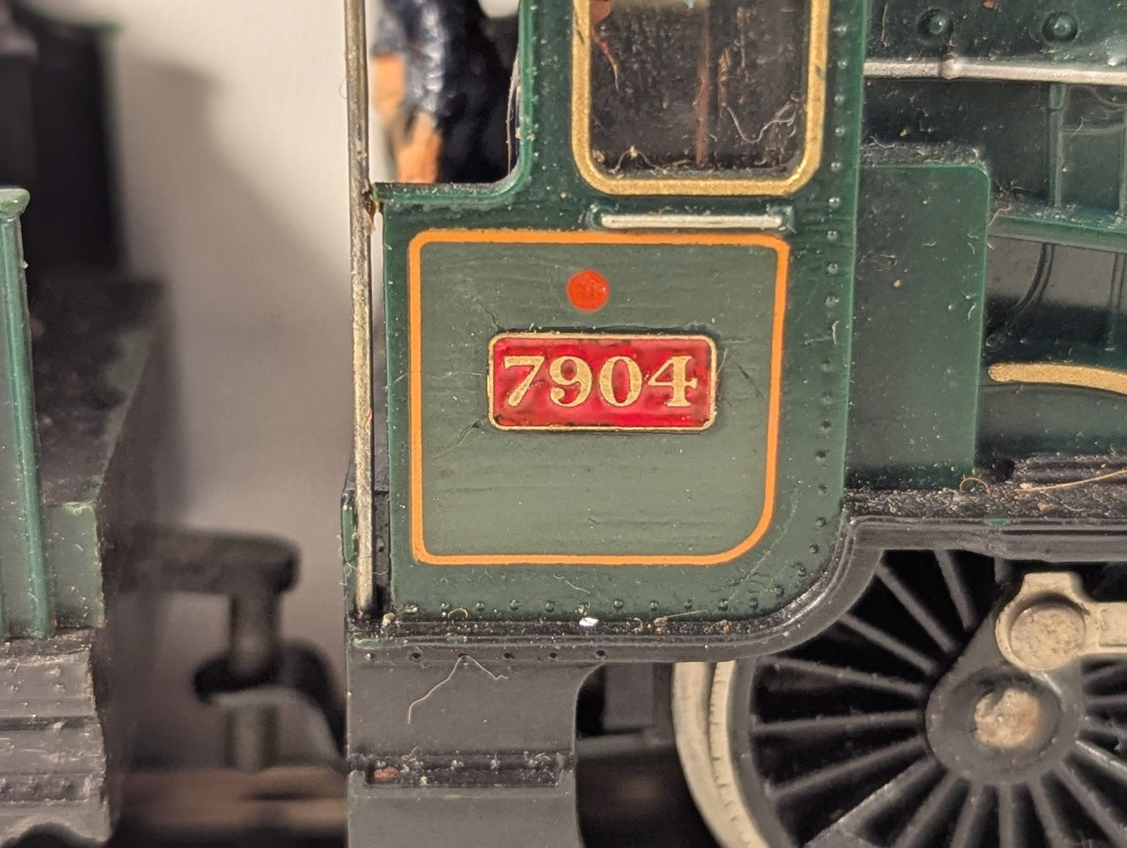 Hornby OO Gauge GWR Class 4900 Hall Class 4-6-0 'Fountains Hall'