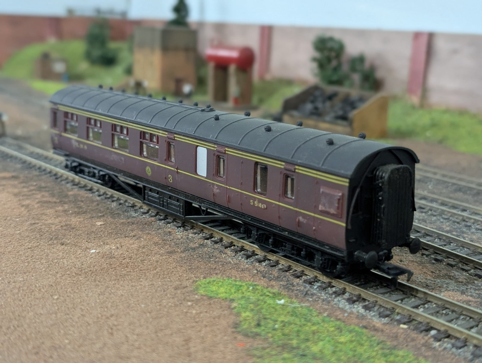Airfix Railways LMS S7 Brake 3rd Corridor Coach, No. 5542