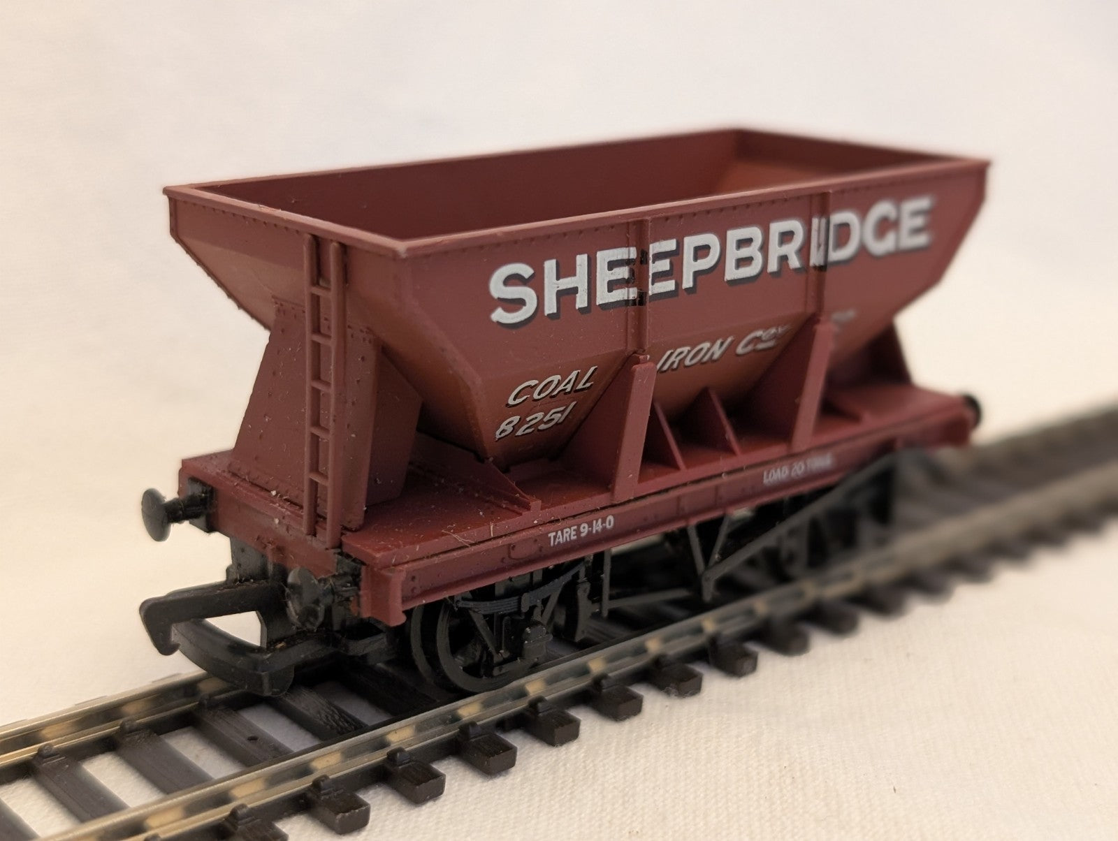 Mainline OO Gauge 20 Ton Hopper Wagon Sheepbridge Goods Wagon 8251