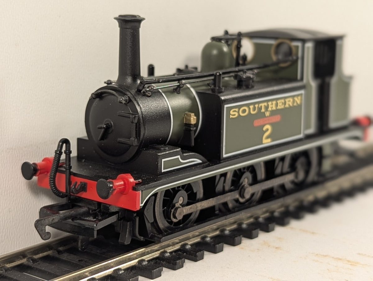 Hornby OO Gauge Class A1X Terrier 'Freshwater' Locomotive 2 SR Olive Green R2063