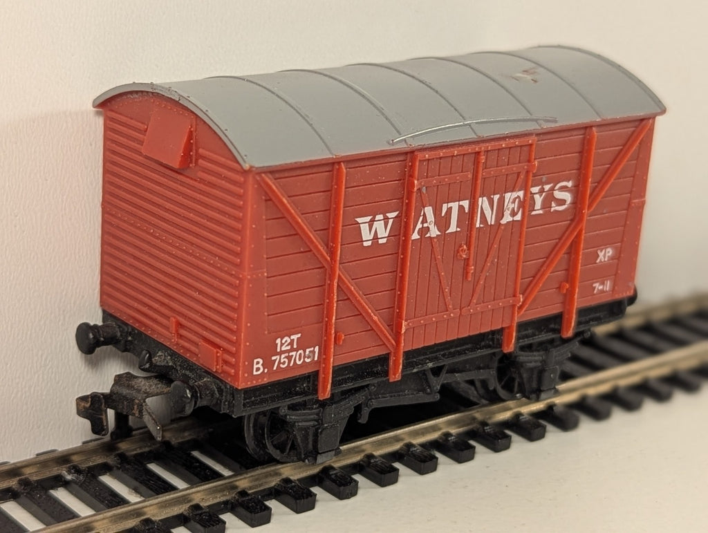 Hornby Dublo OO Gauge Ventilated Van – Watneys Red Livery