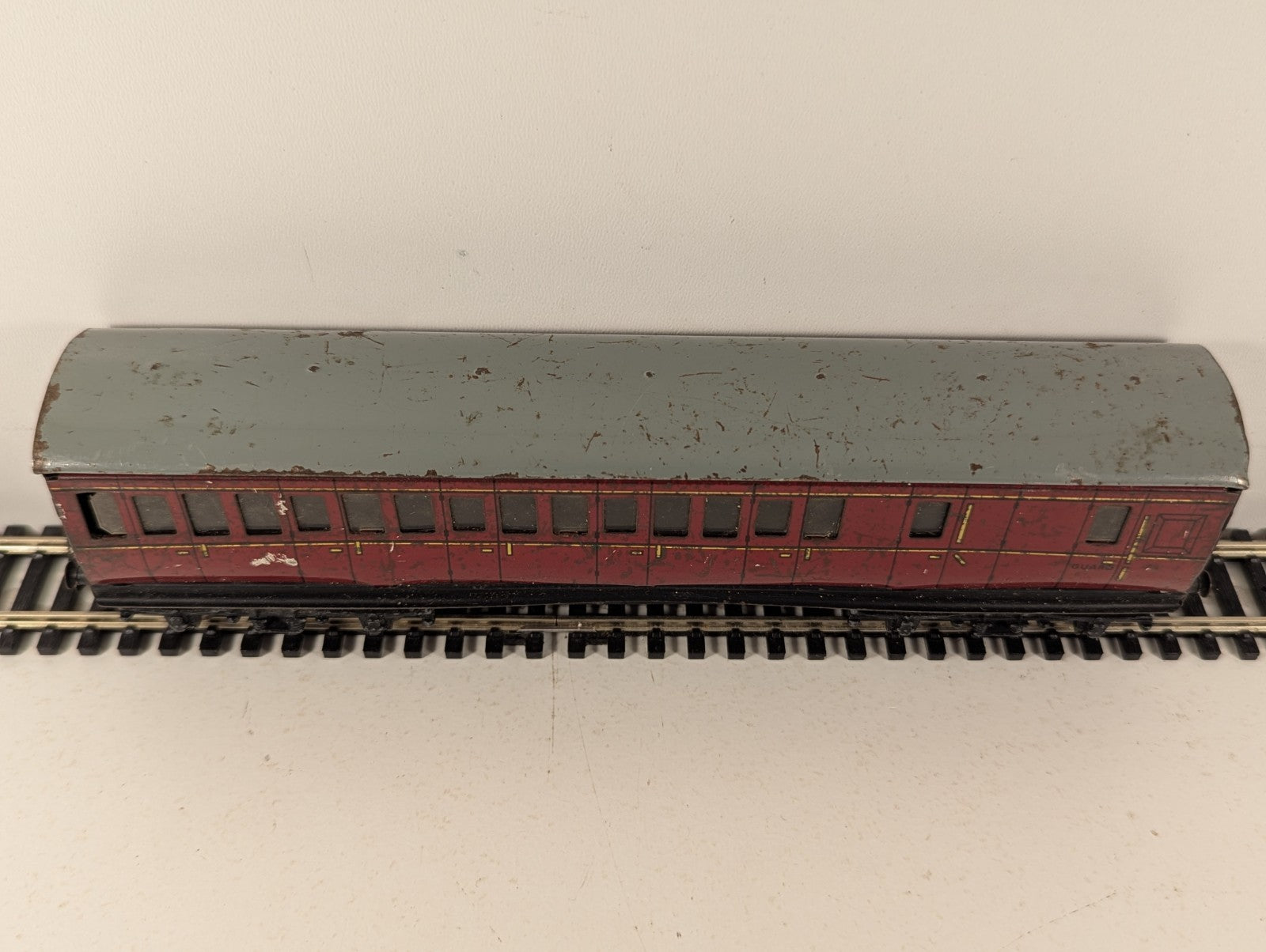 Hornby Dublo OO Gauge LMS Brake Third Tinplate Corridor Coach
