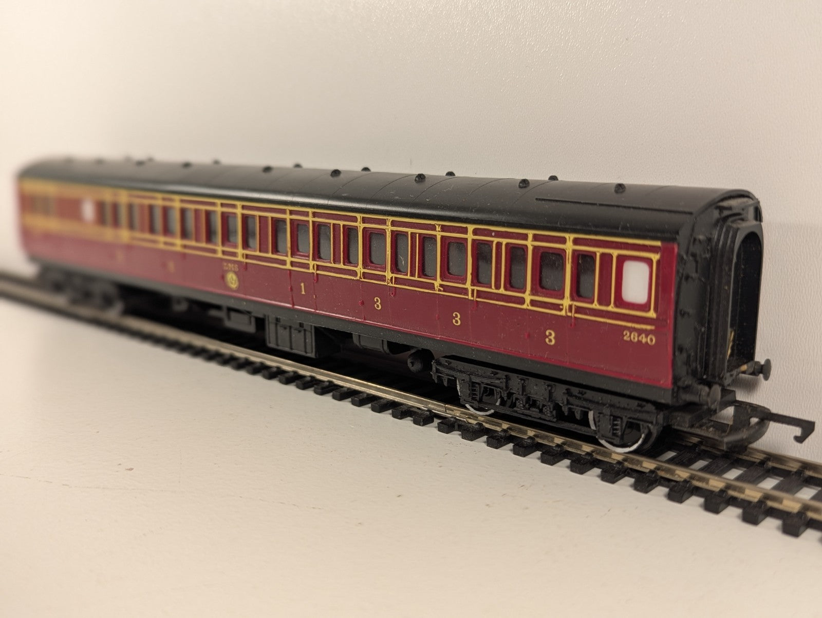 Hornby R748 OO Gauge LMS Caledonian Brake Coach Maroon