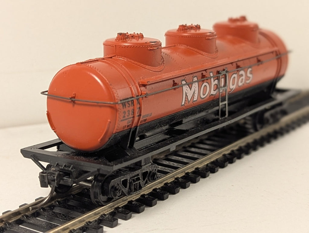 HO Scale Three Dome Tank Wagon WSRX 2387 Mobilgas