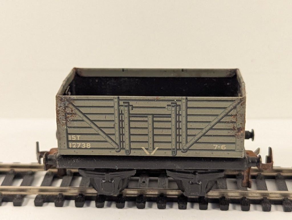 Trix Twin Railway 15 Ton High-Sided Plank Wagon OO Gauge - Chipped Decals
