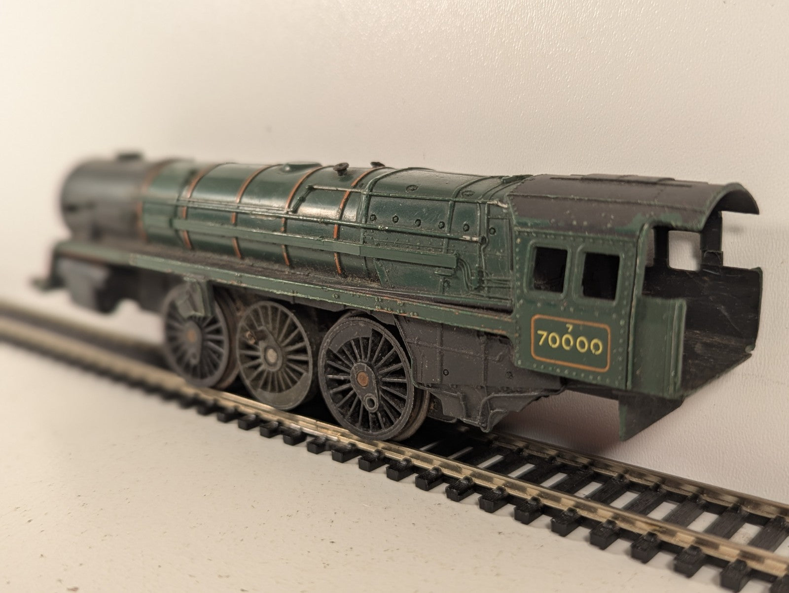 Tri-ang OO Gauge Class 7MT Britannia Steam Locomotive 70000 BR Green