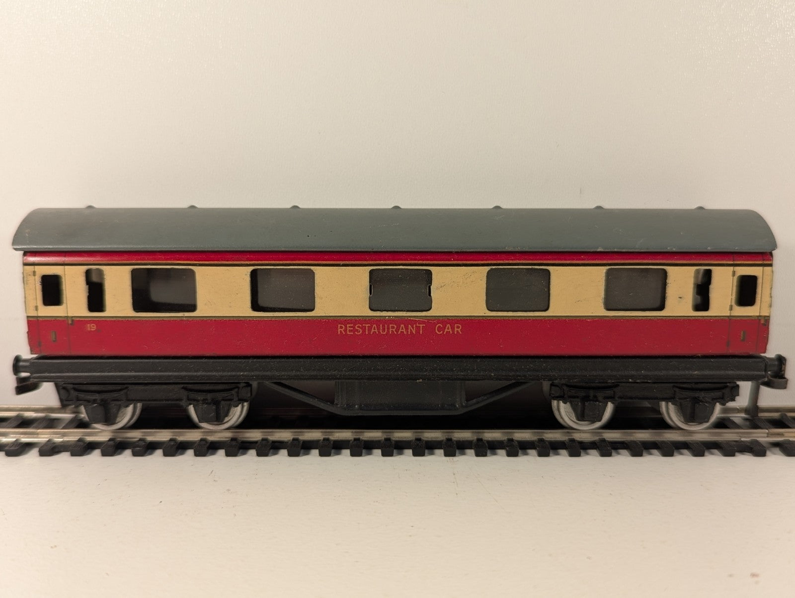 Trix Twin Railway OO Gauge Restaurant Car Red & Cream