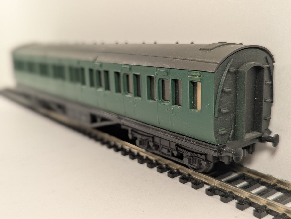 Graham Farish OO Gauge Suburban Compartment Coach Passenger Coach