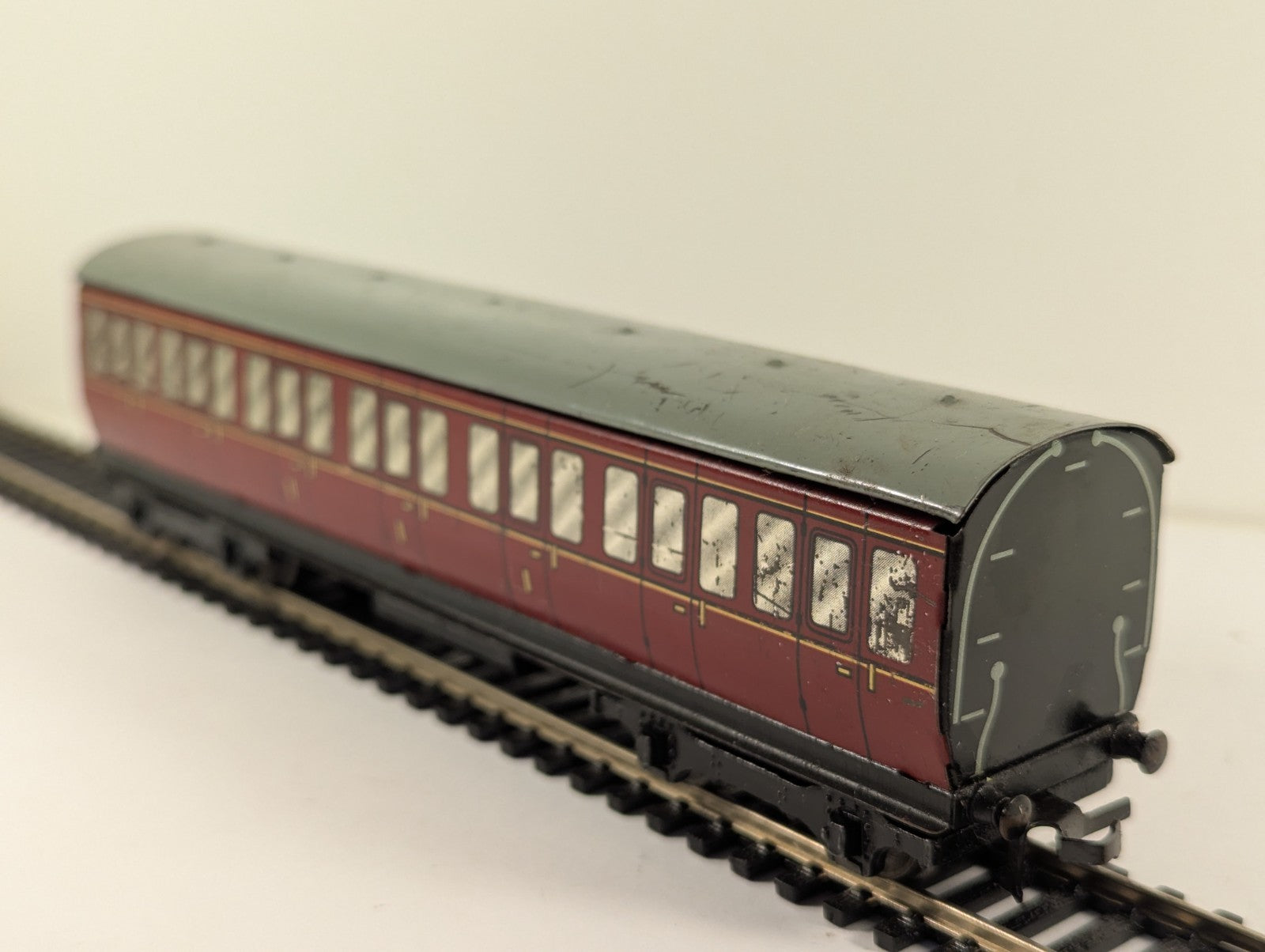 Hornby Dublo OO Gauge BR 1st Class Maroon Tinplate Suburban Coach