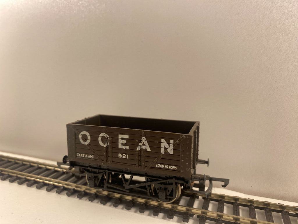 Hornby R009 Ocean 7 Plank Wagon, model number 921