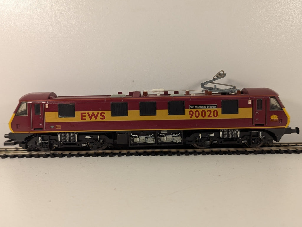 Hornby BR Class 90 EWS Electric Locomotive OO Gauge - Missing Coupling