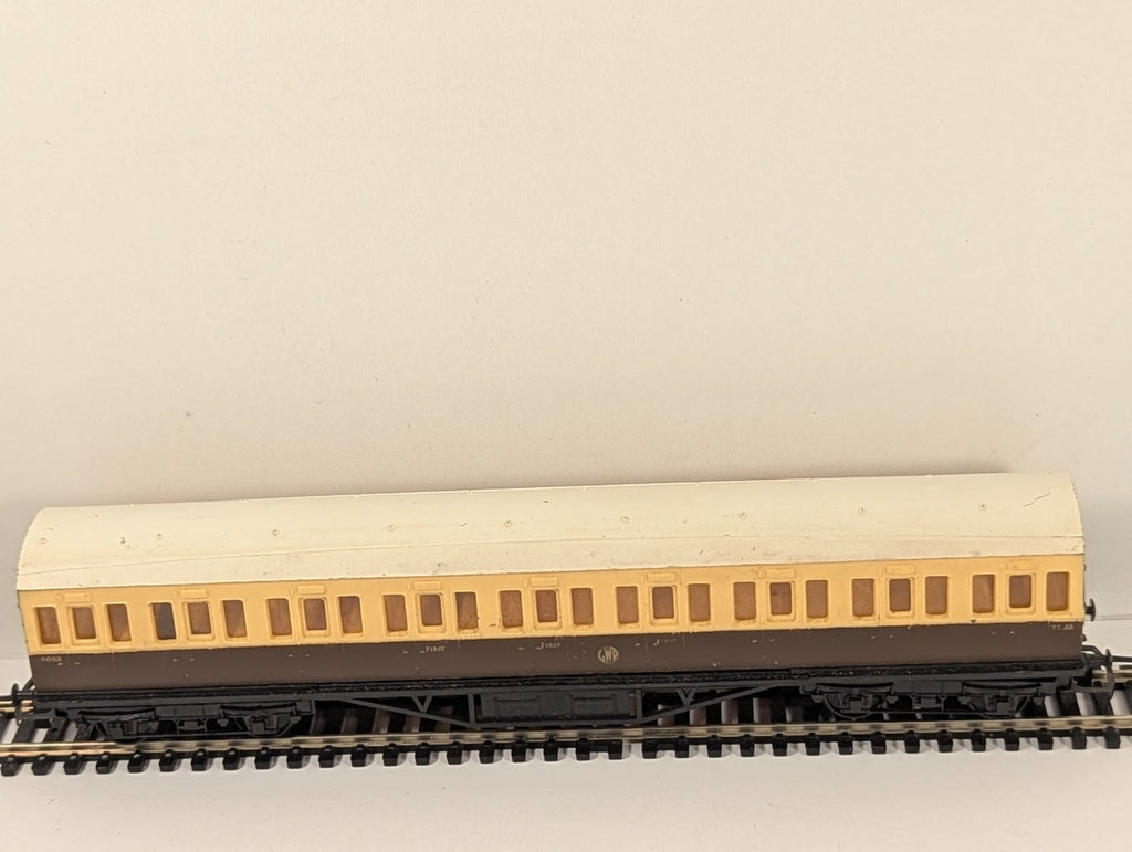 Graham Farish OO Gauge GWR Compartment Coach 7053