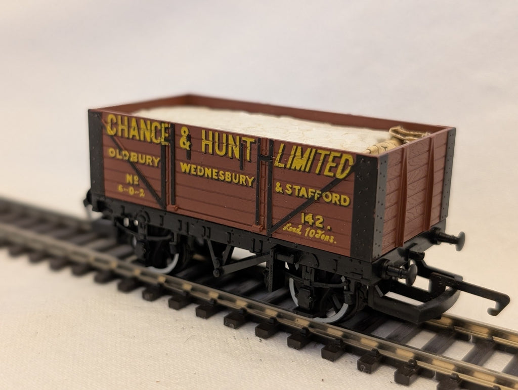 Hornby 5 Plank Wagon 'Chance & Hunt' (with Load) Goods Wagon