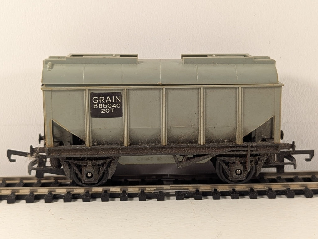 Tri-ang Hornby R215 OO Gauge Bulk Grain Wagon - Boxed