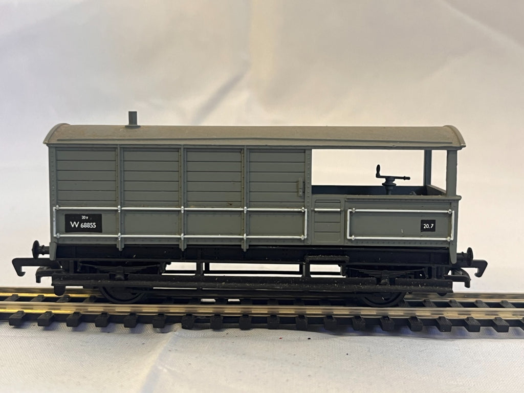 Mainline OO Gauge 20T Toad Brake Van Grey