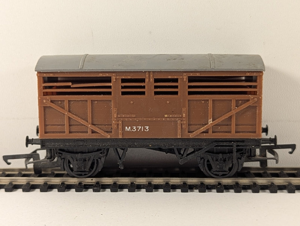 Tri-ang OO Gauge Cattle Wagon Goods Wagon M.3713 Brown R.12