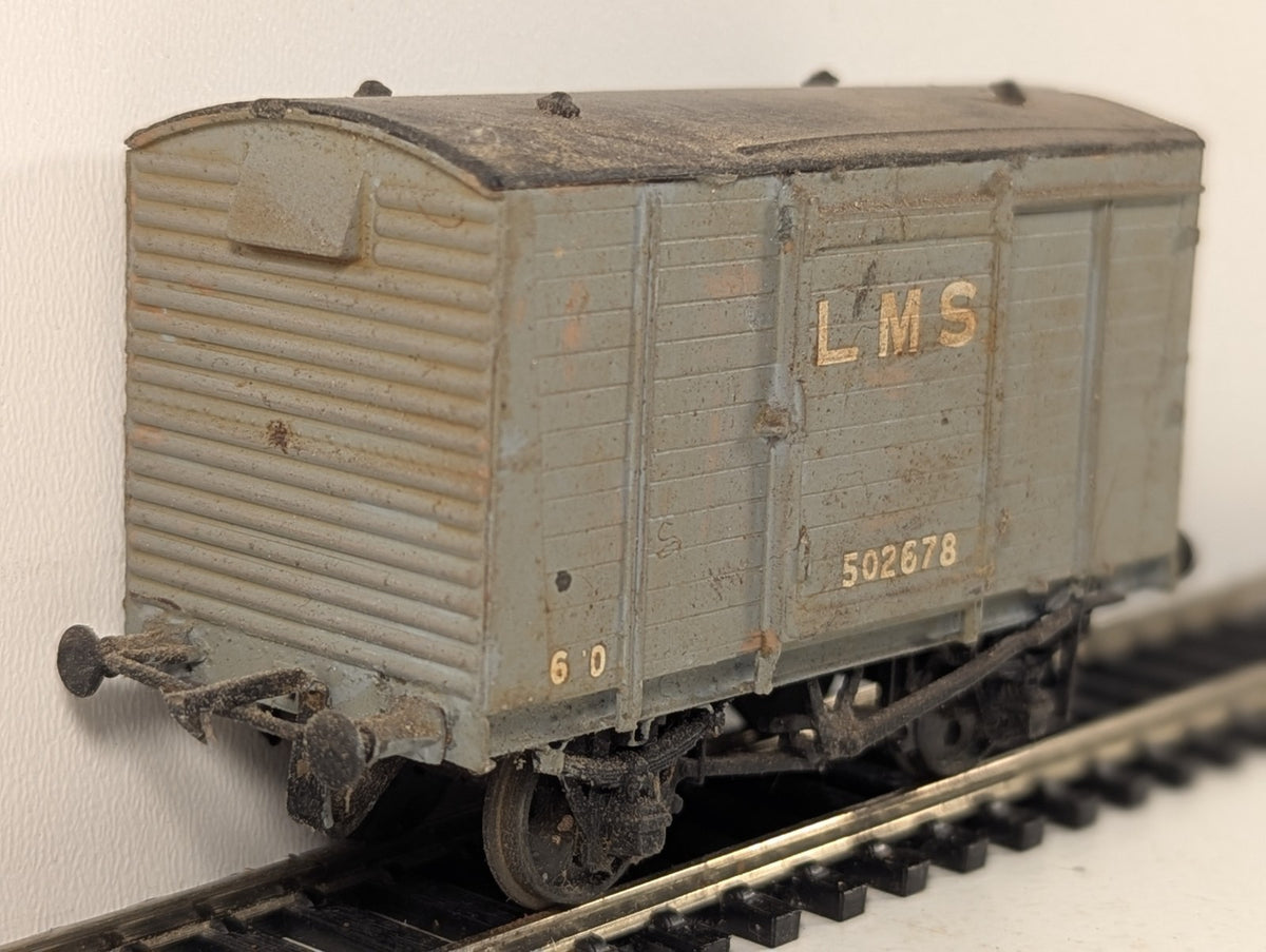 Kit Built OO Gauge LMS 12t Corrugated End Box Van Goods Wagon 502678 LMS
