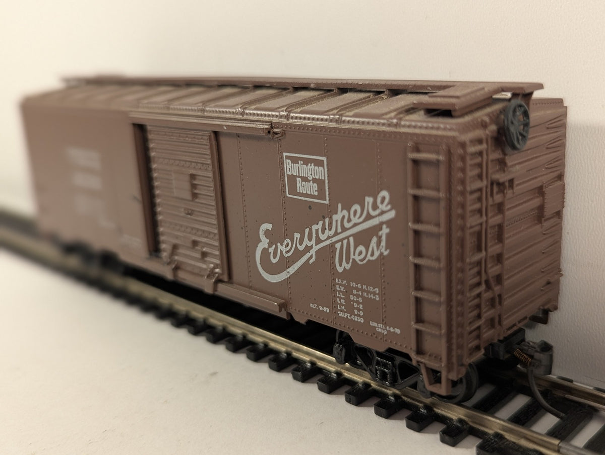 Athearn HO Gauge 40 Ft Box CB&Q Boxcar 35789 CB&Q Brown 5002