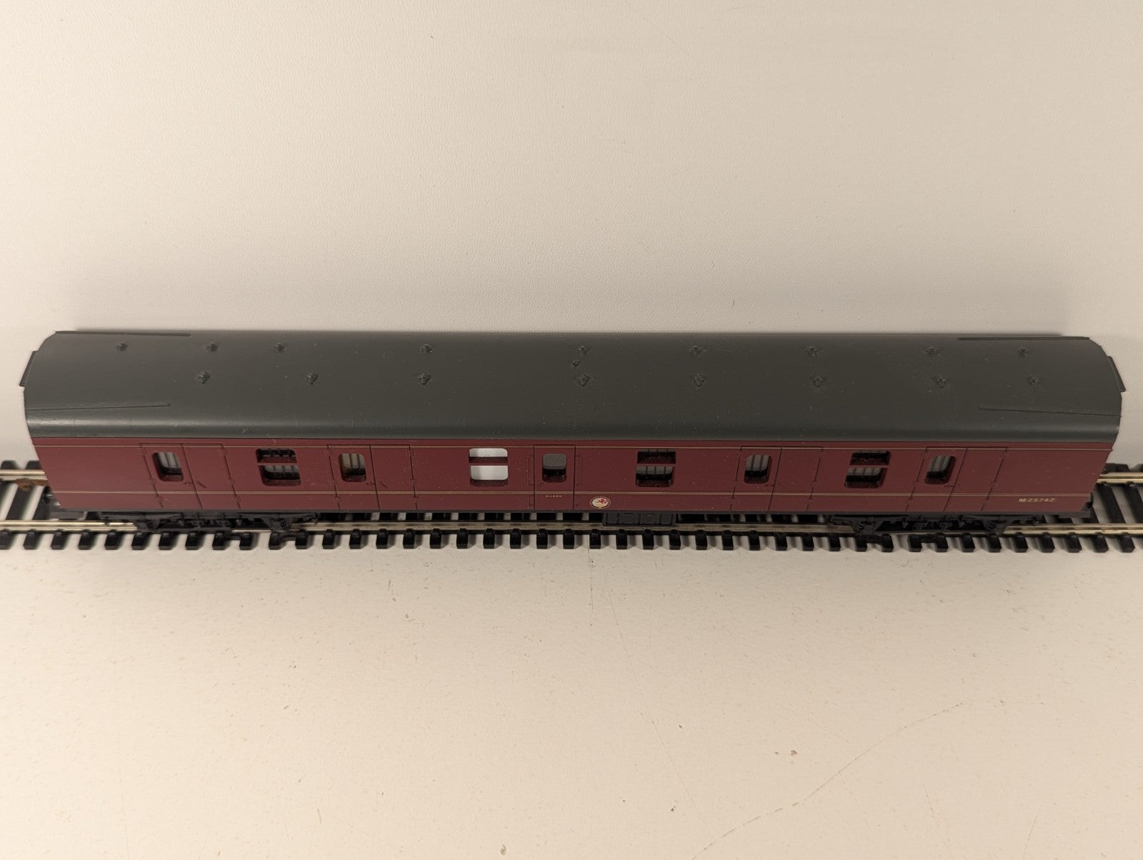 Lima OO Gauge BR Mk1 Full Brake Guards Coach Maroon