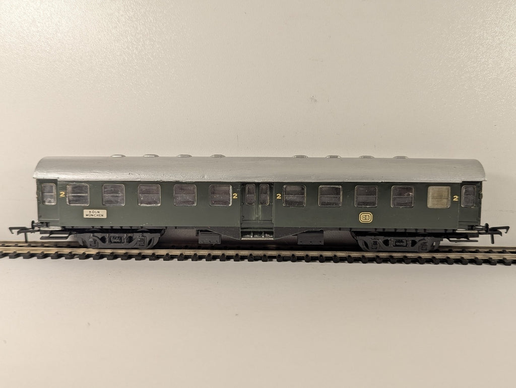 Kitmaster OO Gauge DB 2nd Class Middle Entrance Coach Passenger Coach DB Green