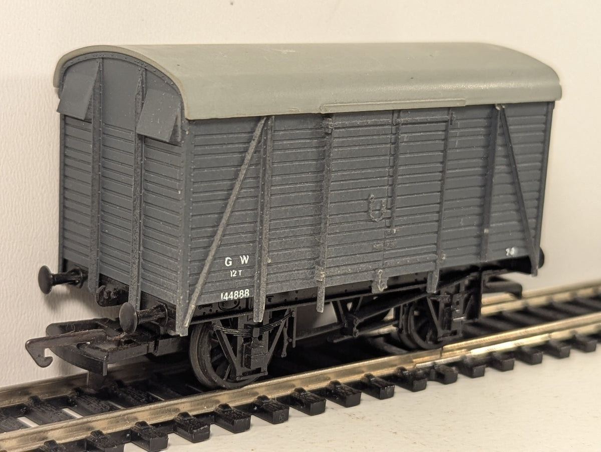 Dapol B/15 12 Ton Box Van GWR Grey