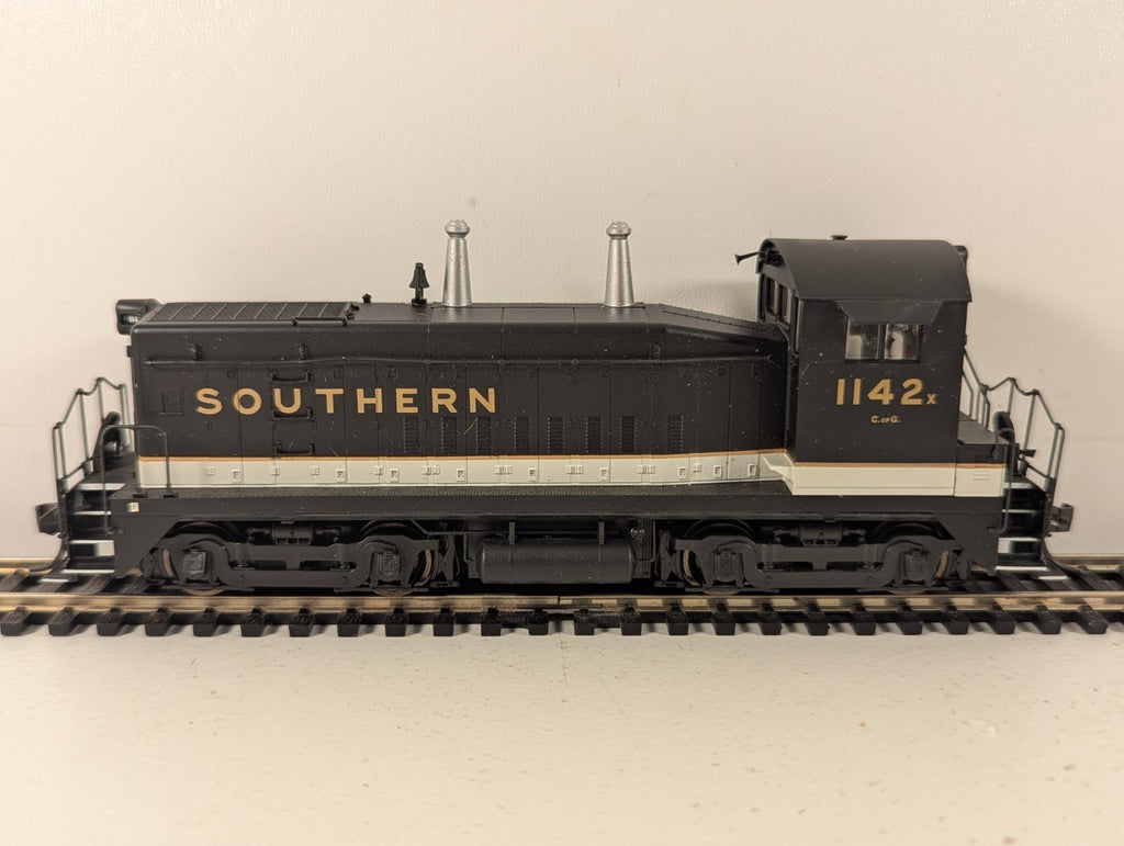 Proto 2000 HO Scale SW9/1200 Locomotive 1142x Southern (Central of Georgia)