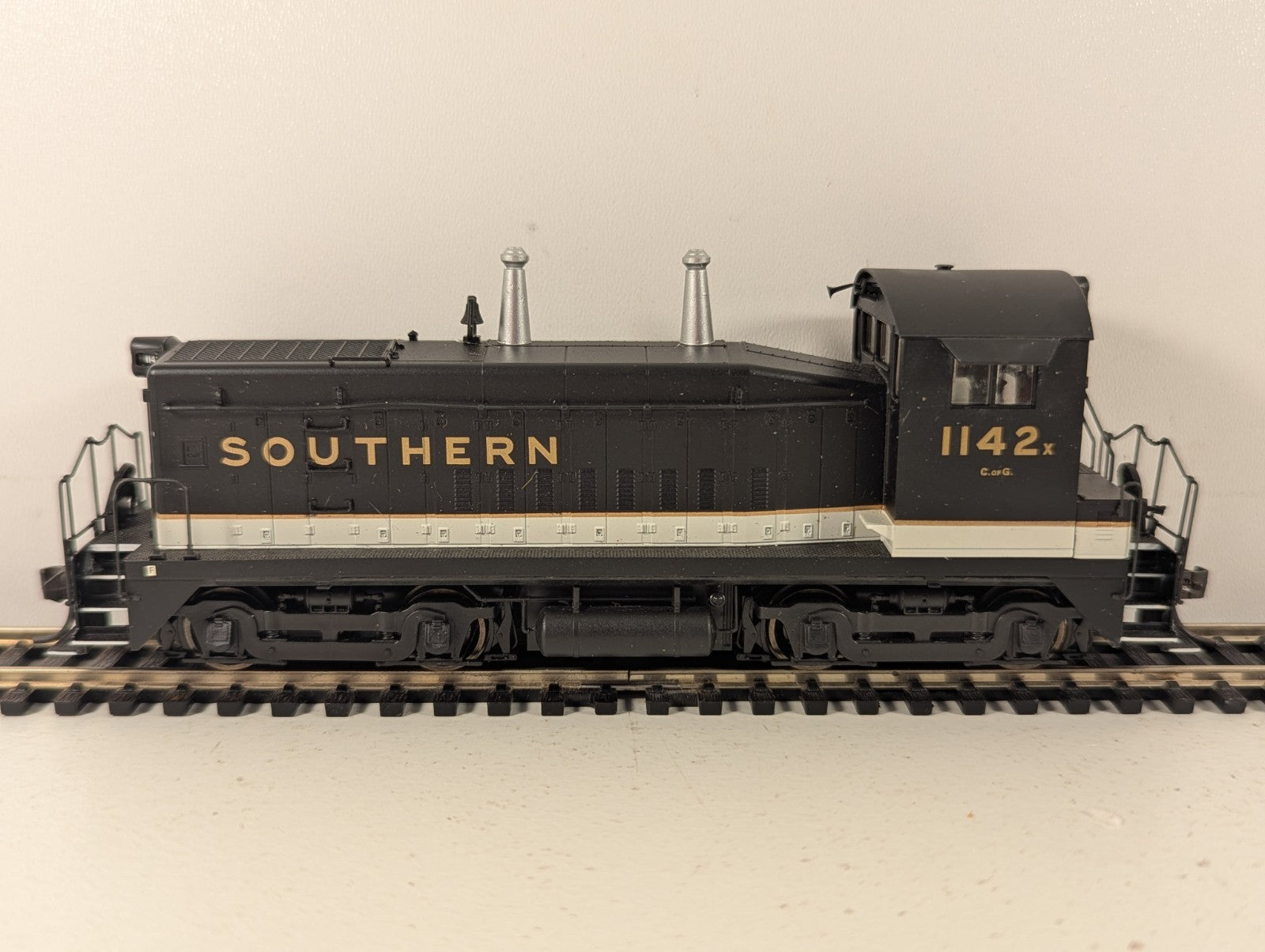 Proto 2000 HO Scale SW9/1200 Locomotive 1142x Southern (Central of Georgia)