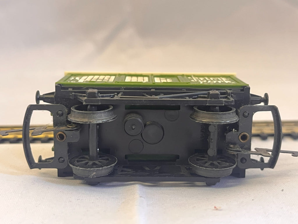 Hornby R216 OO Gauge Prime Pork Closed Box Van Green