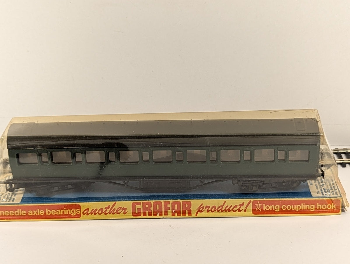 Graham Farish OO Gauge Suburban Compartment Coach Passenger Coach Southern Green