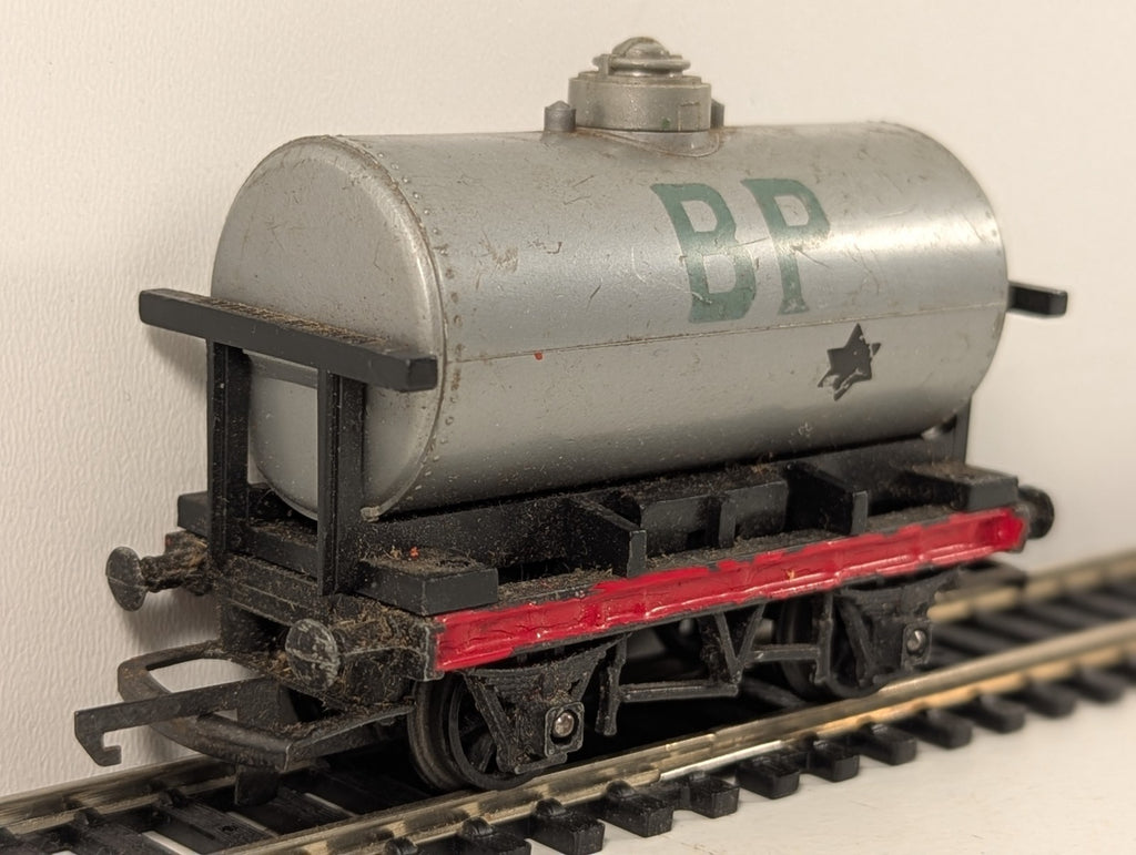 Tri-ang R12 OO Gauge Grey Tank Wagon BP/Shell