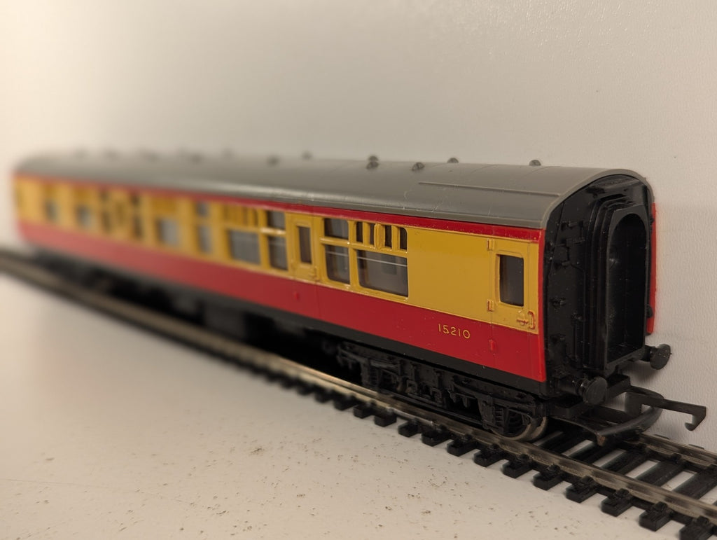 Hornby OO Gauge BR Ex-LMS Corridor Composite Coach Passenger Coach 15210