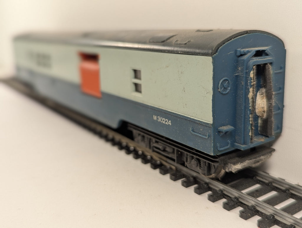 Tri-ang Hornby OO Gauge Operating Mail Coach Passenger Coach M30224