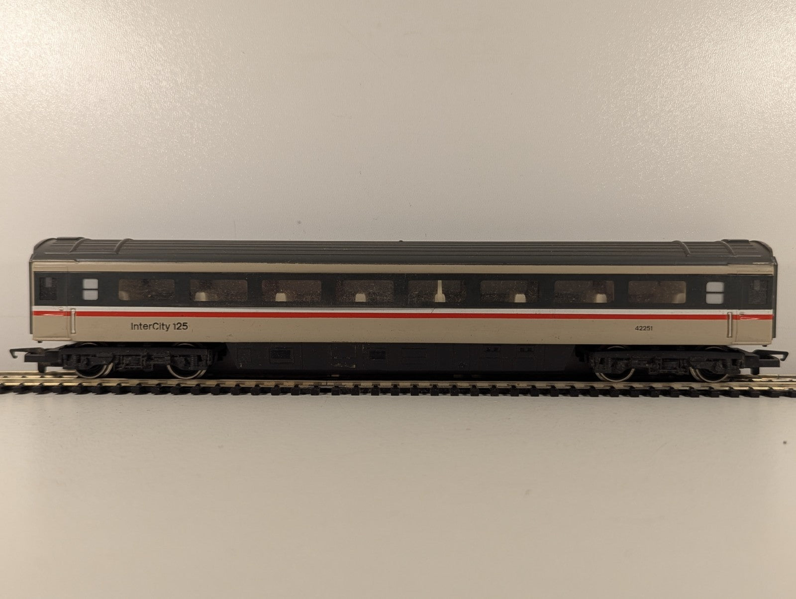 Hornby OO Gauge BR Mk3 TSO Coach Passenger Coach 42251 BR InterCity