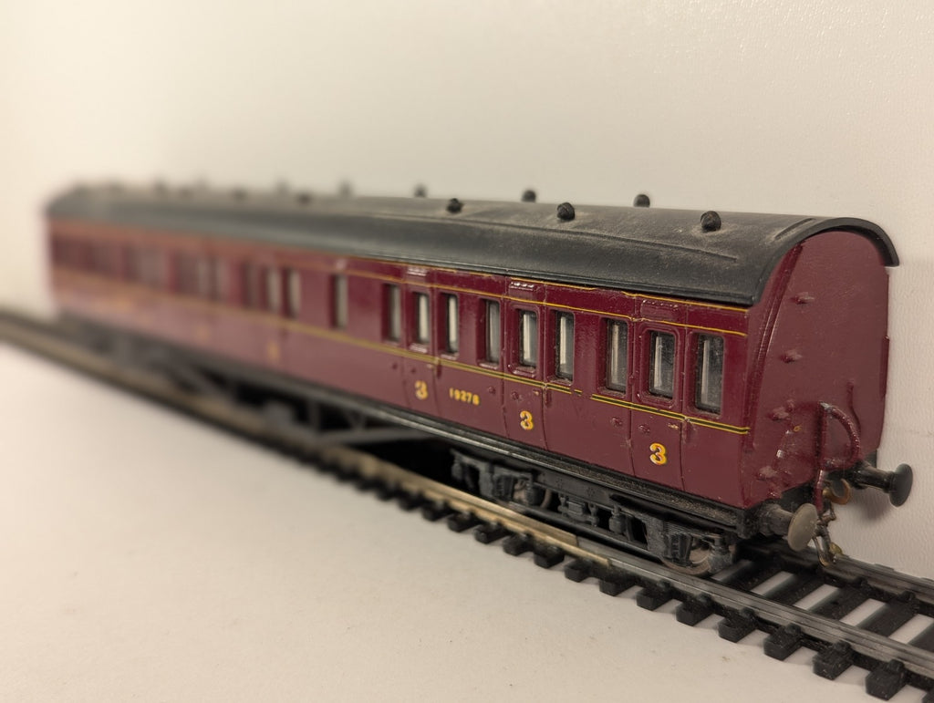 Airfix OO Gauge LMS Non-Corridor Composite Coach Passenger Coach 19278
