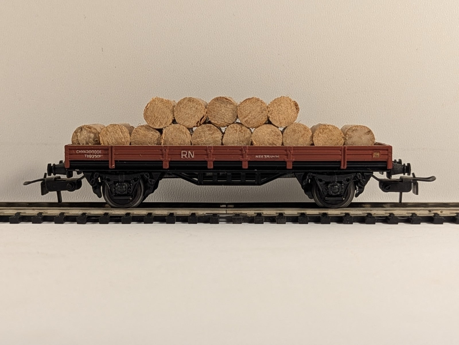 Liliput L235095 HO Gauge Flatbed Freight Wagon with Wood Load - Boxed