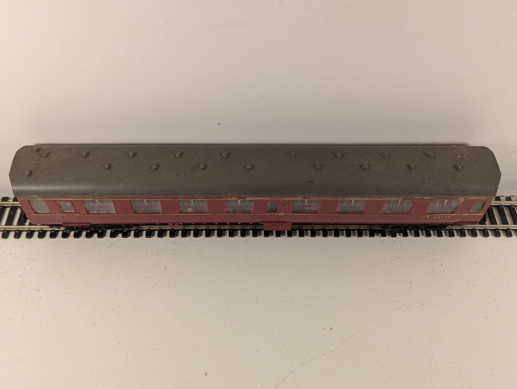Kitmaster BR Mk1 Maroon Coach Kit Built OO Gauge - Damaged & Missing Coupling