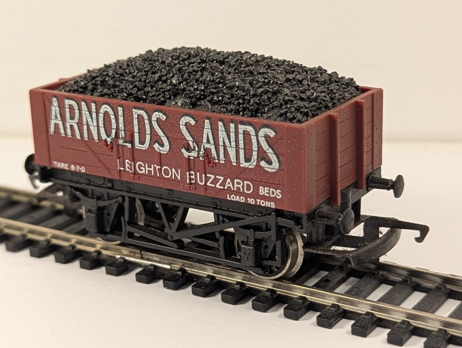 Hornby OO Gauge 5-Plank Wagon 'Arnolds Sands' Goods Wagon R6074