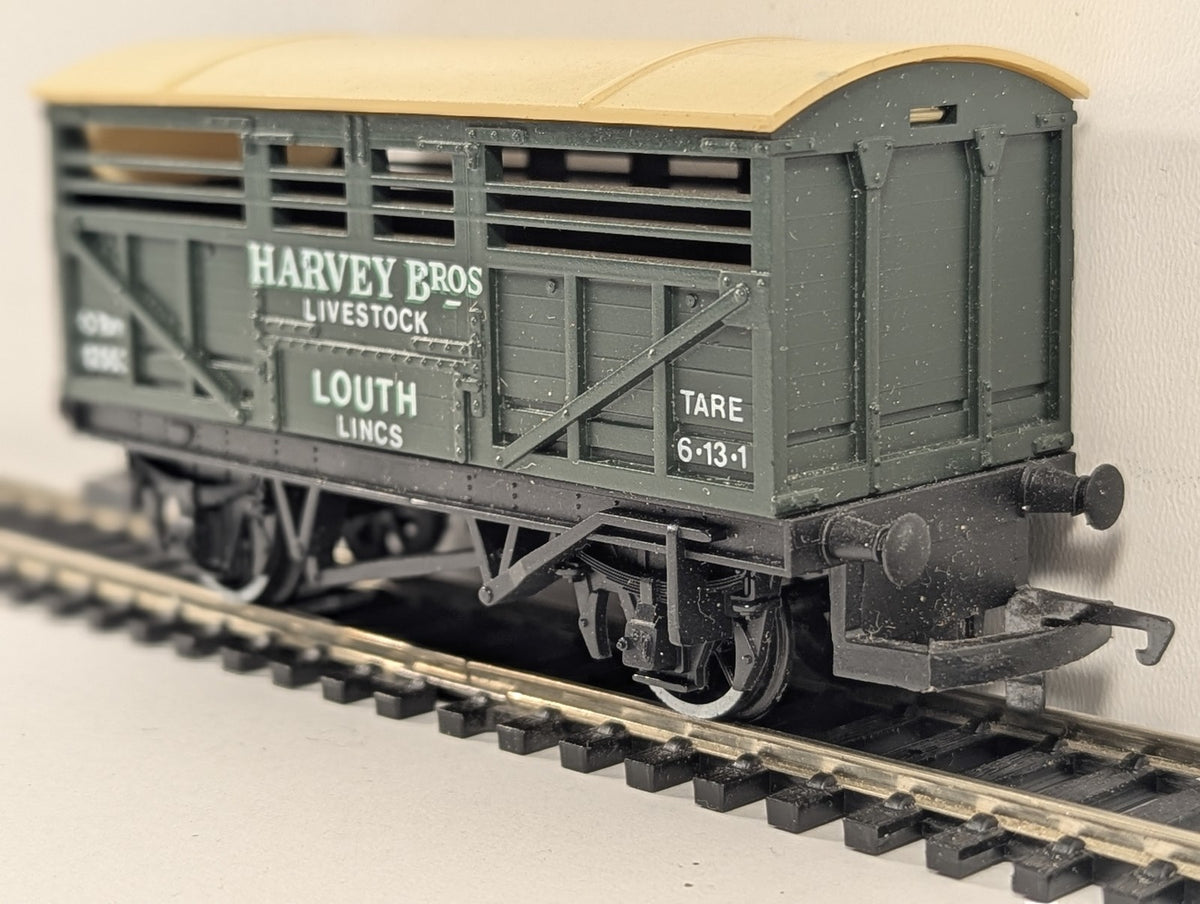 Hornby OO Gauge Harvey Bros Livestock Van Goods Wagon 12563 R.010