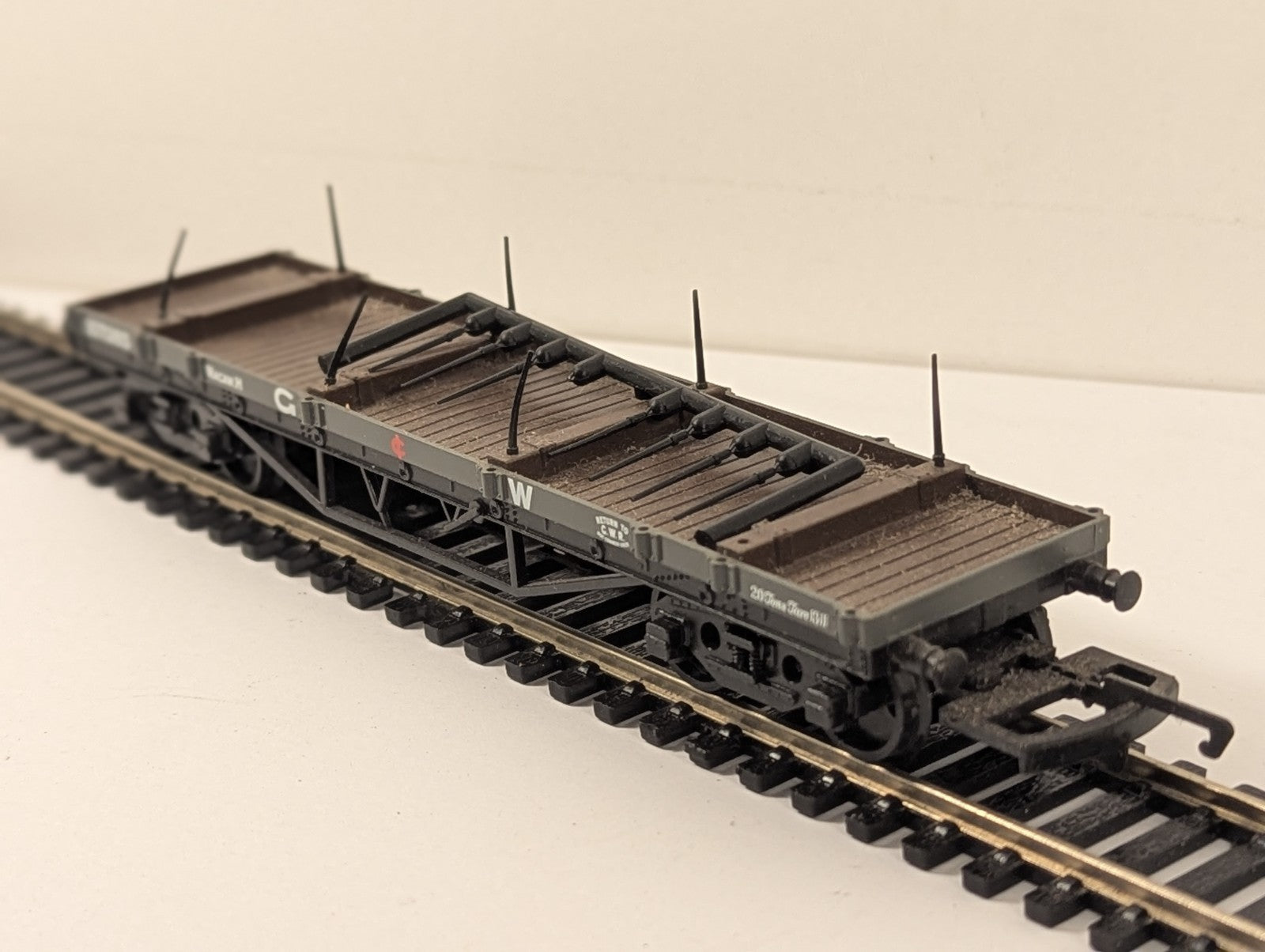 Hornby R6015 OO Gauge GWR Macaw B Bogie Bolster Wagon 107285