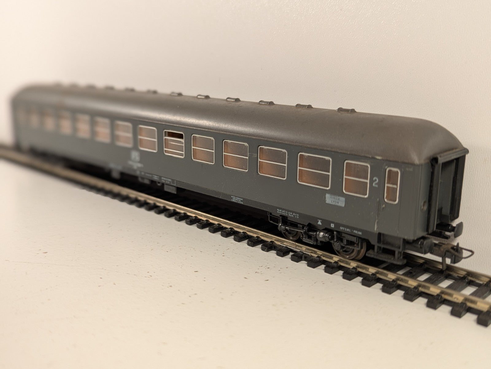 Roco HO Gauge DB Grey 2nd Class Passenger Coach