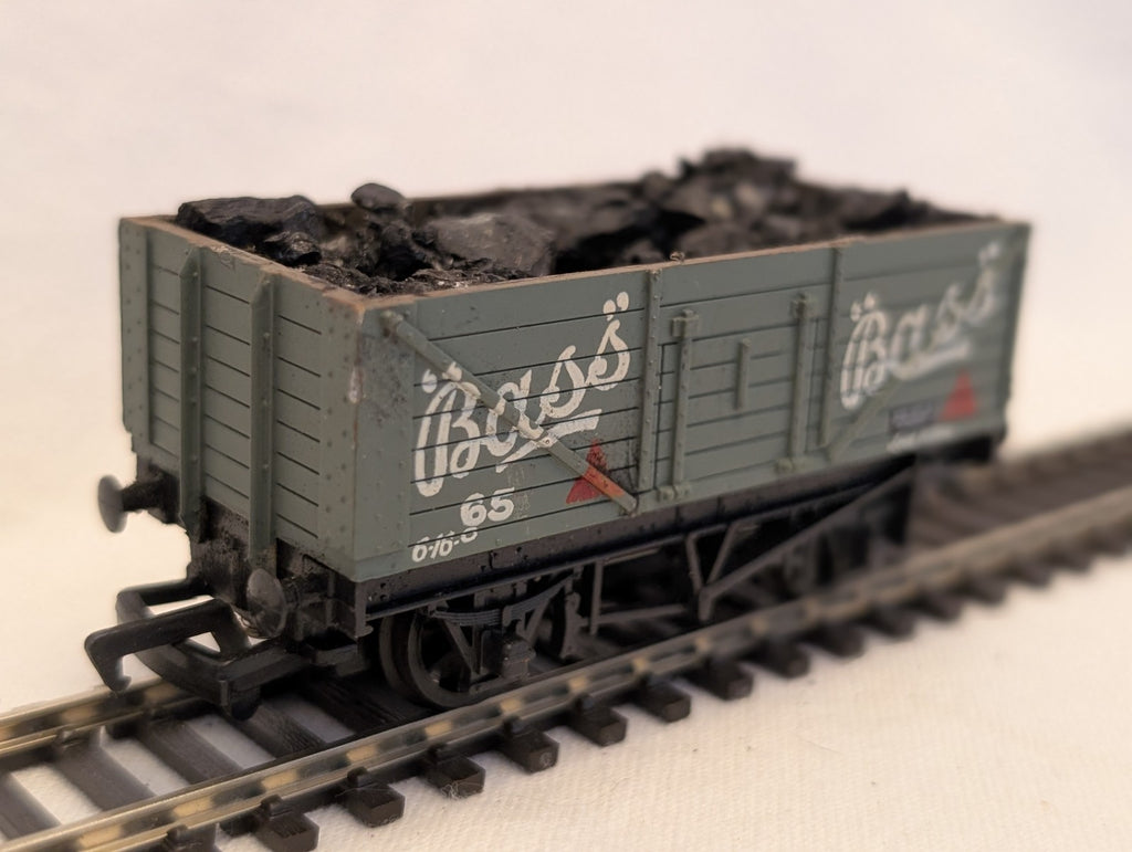 Mainline OO Gauge 7-Plank Open Wagon 'Bass's' Goods Wagon 65 Bass's