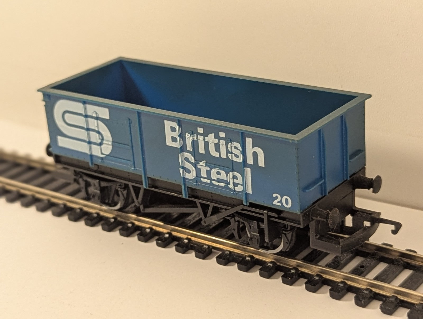 Hornby R211 OO Gauge British Steel Open Wagon 20