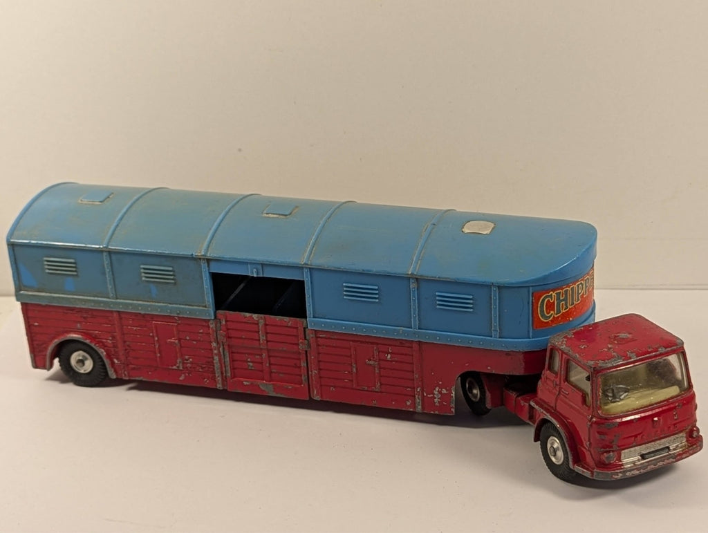 Corgi Major Toys 1130 Chipperfields Circus Tractor & Articulated Horse box